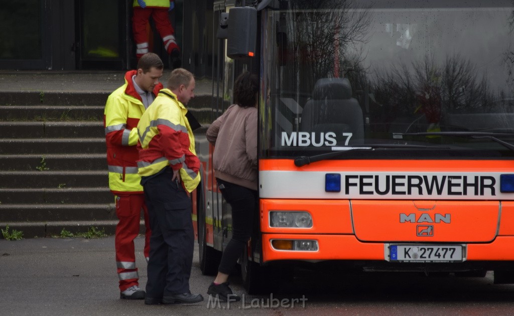 Einsatz BF Koeln Schule Burgwiesenstr Koeln Holweide P047.JPG - Miklos Laubert